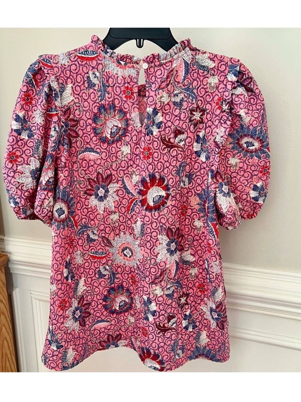 Ann Taylor LOFT Strawberry Pink Ruffled Puff Sleeve Floral Blouse. - Picture 5 of 11